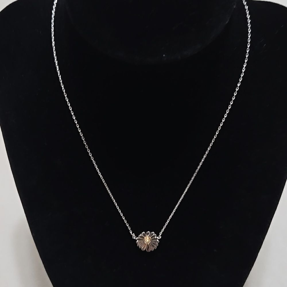 Silver Daisy Pendant Necklace